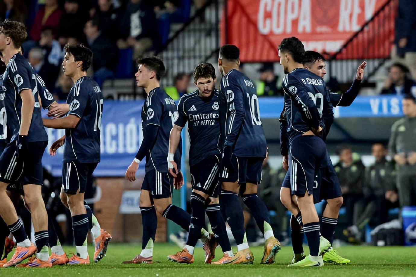 关于集结日瓦伦西亚备战全明星赛冲刺阶段里昂备战欧篮联，网友：尤文图斯围绕国王杯防线松动的信息