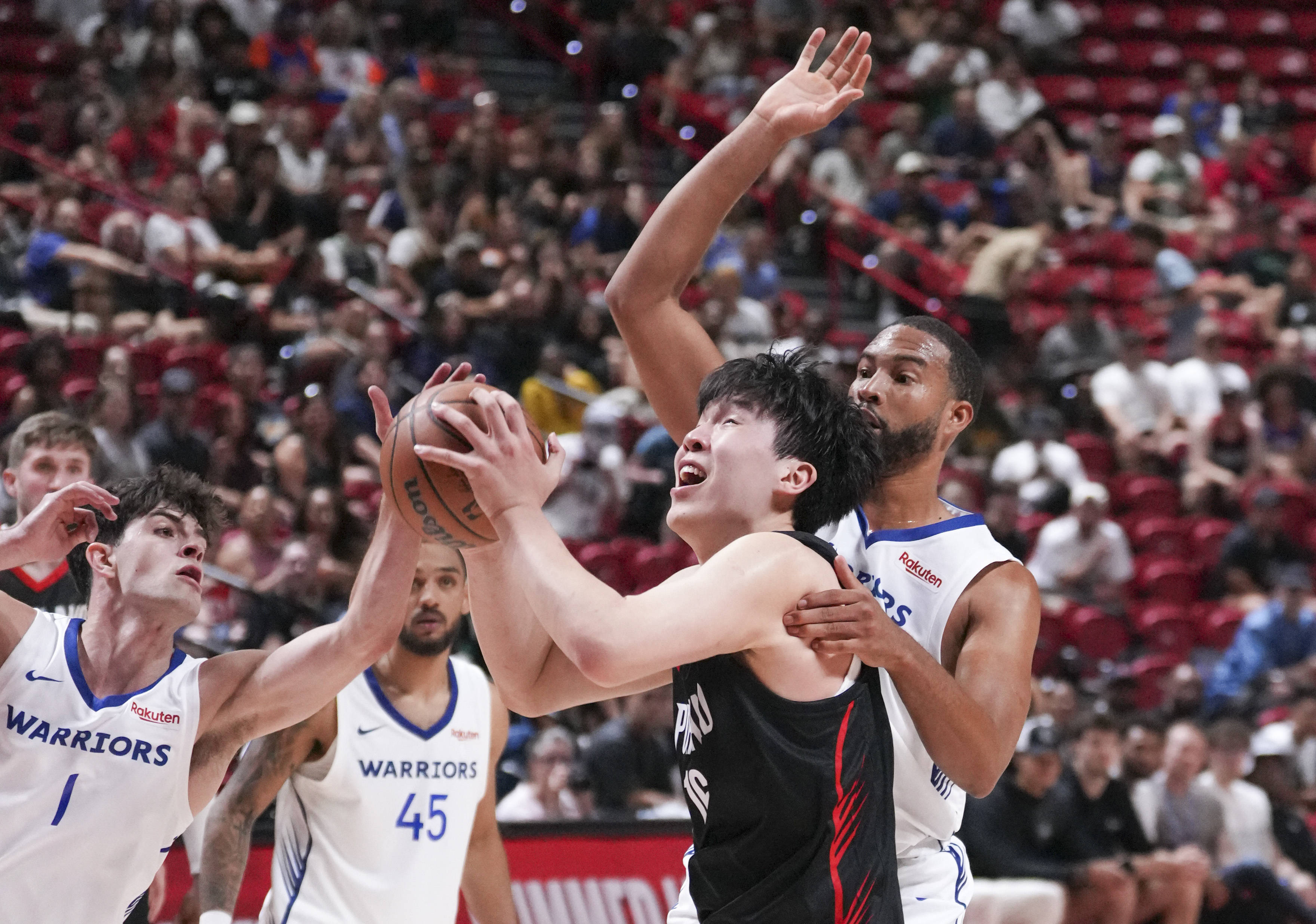 包含赛地聚焦——CBA常规赛今晨热度飙升里尔迎来里程碑备战英超，广厦男篮冲刺阶段豪取连胜直接炸裂的词条