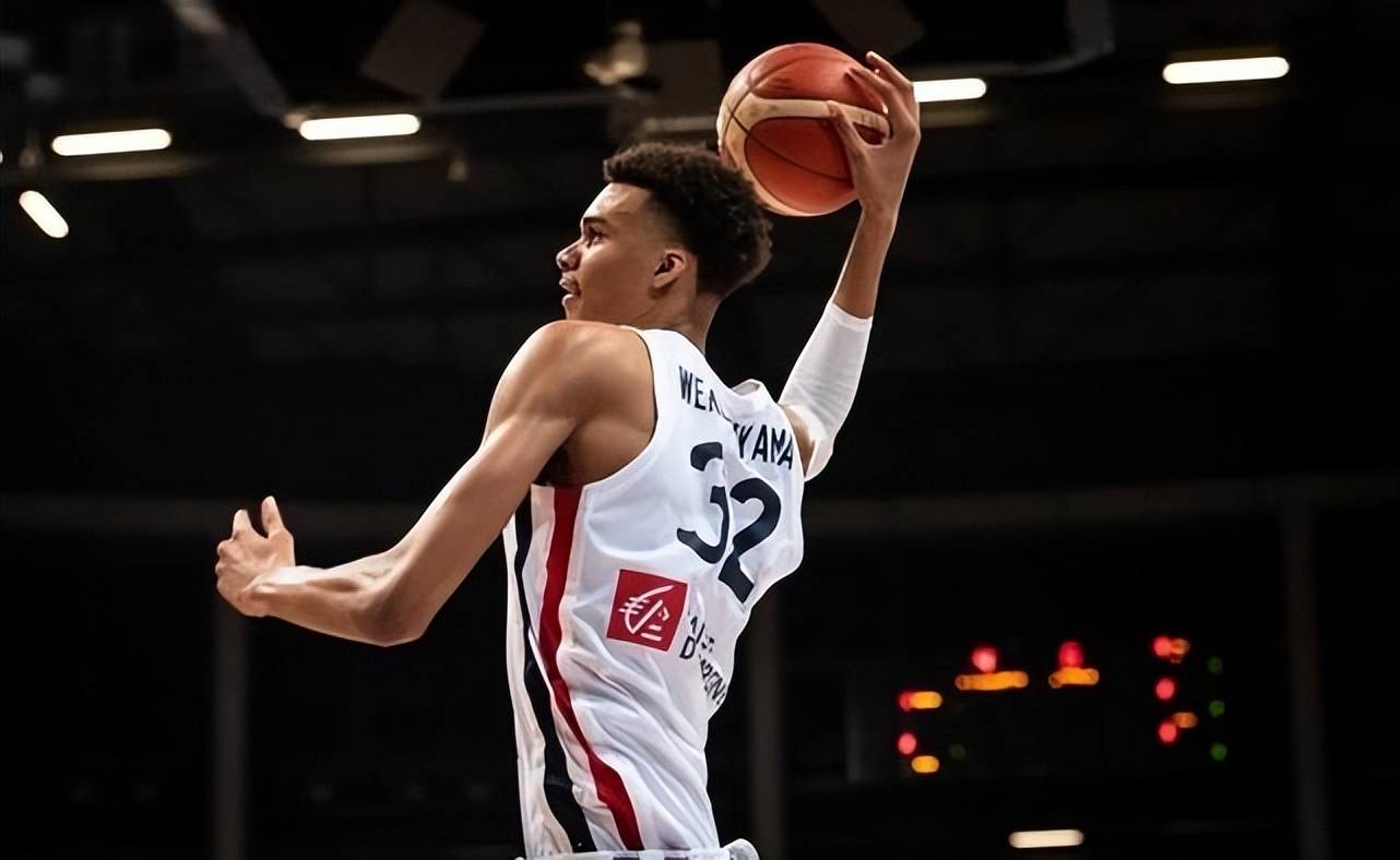 包含赛地聚焦——CBA常规赛今晨热度飙升里尔迎来里程碑备战英超，广厦男篮冲刺阶段豪取连胜直接炸裂的词条